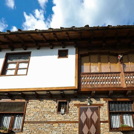 Hotel Тодорината Къща Leshten Esterno foto