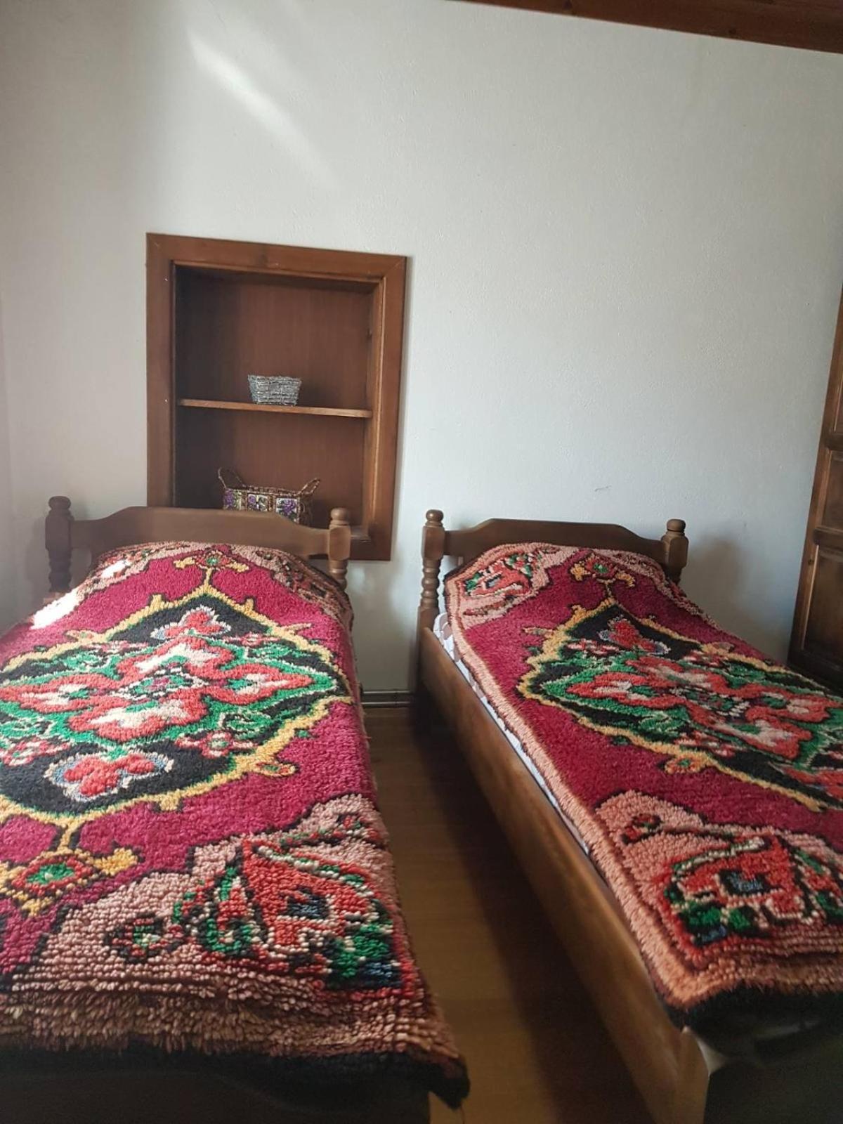 Hotel Тодорината Къща Leshten Esterno foto