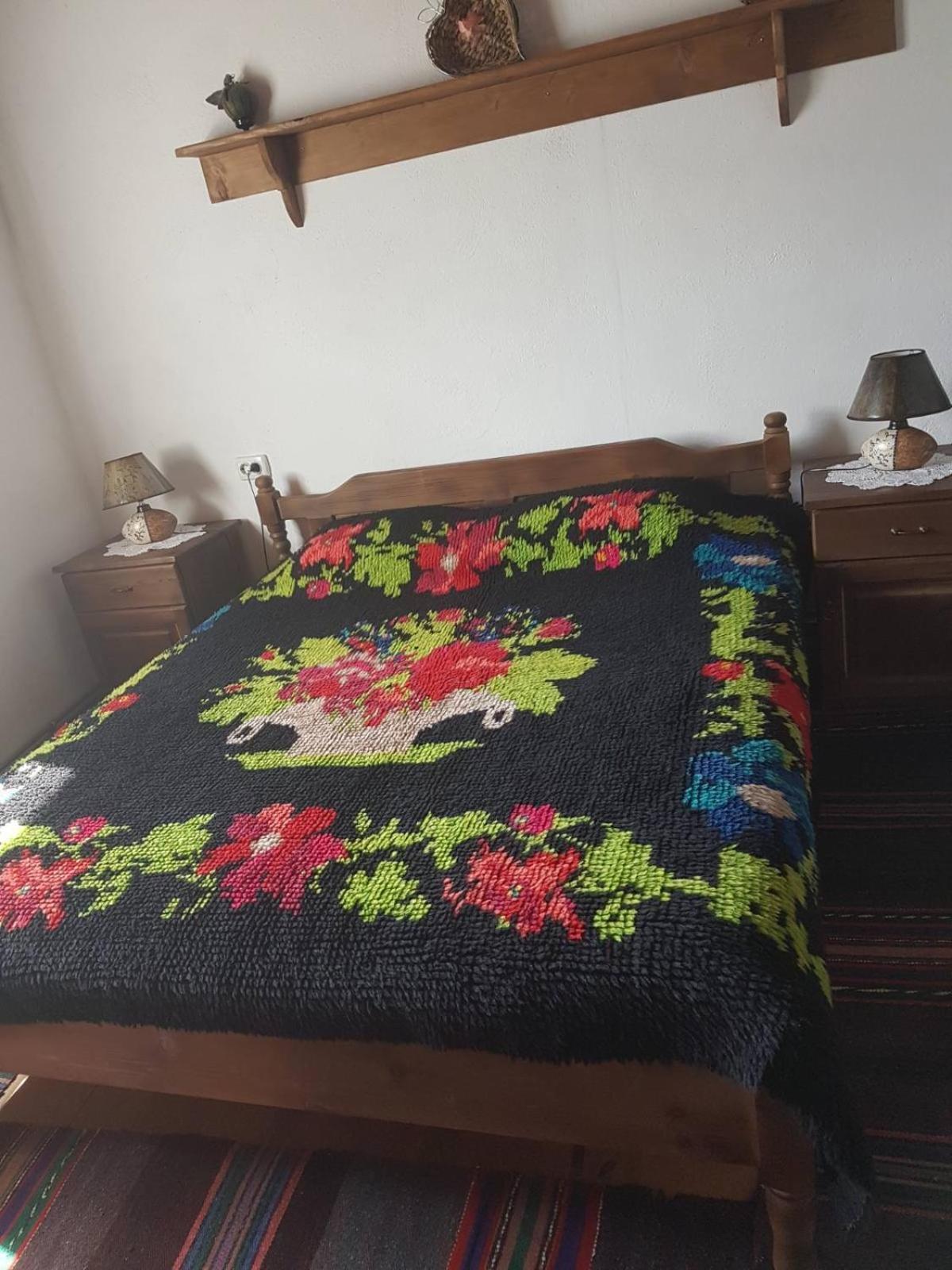 Hotel Тодорината Къща Leshten Esterno foto