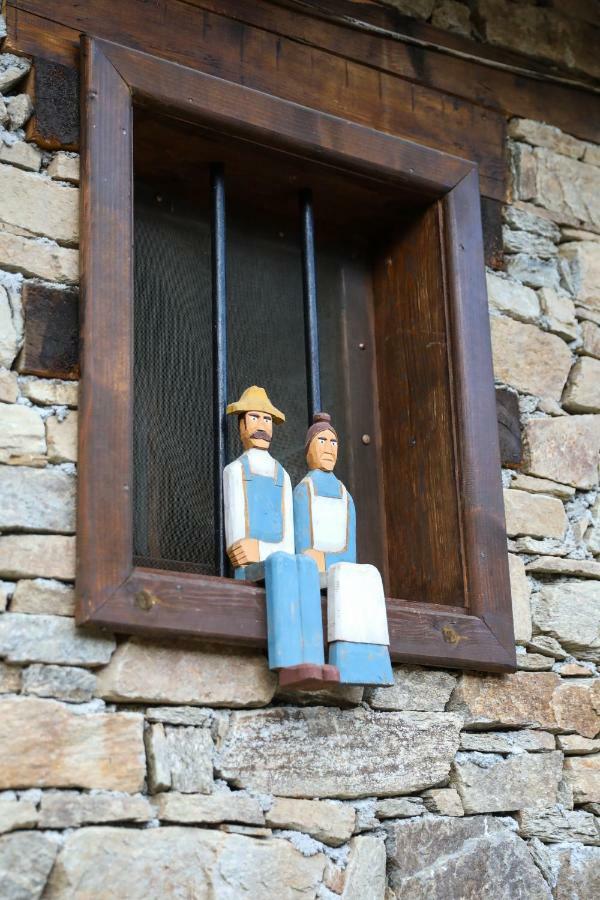 Hotel Тодорината Къща Leshten Esterno foto