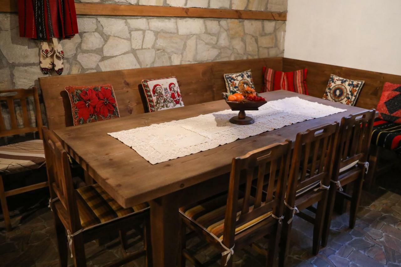 Hotel Тодорината Къща Leshten Esterno foto