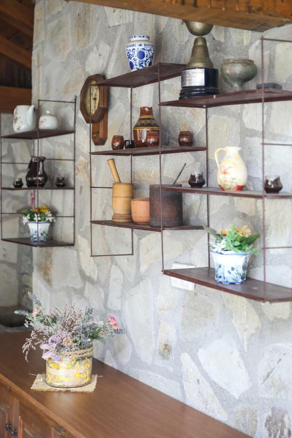 Hotel Тодорината Къща Leshten Esterno foto