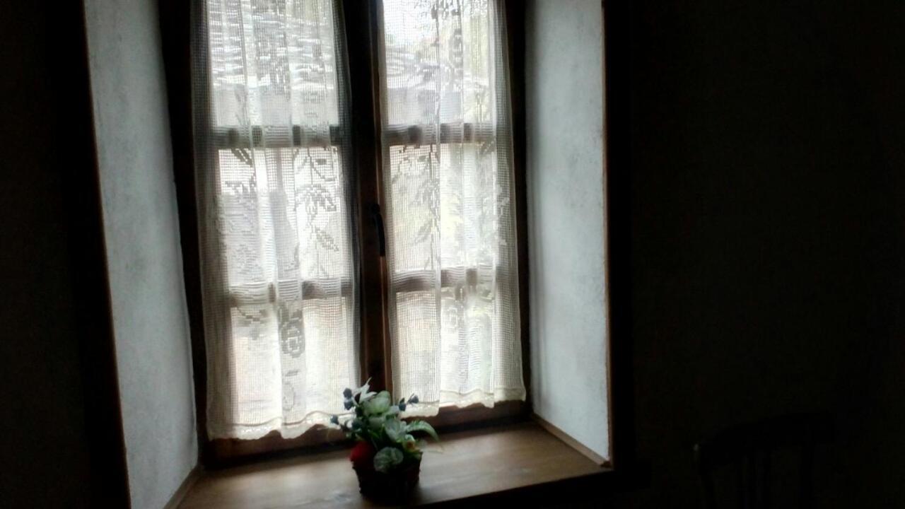 Hotel Тодорината Къща Leshten Esterno foto